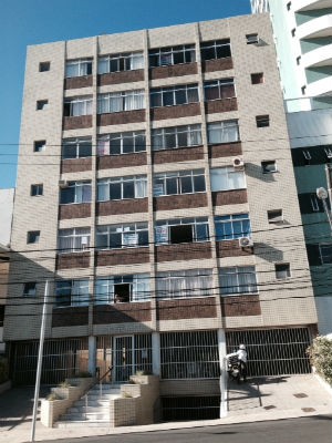 Edifício com diversos apartamentos colocados para aluguel, em Ondina (Foto: Henrique Mendes)