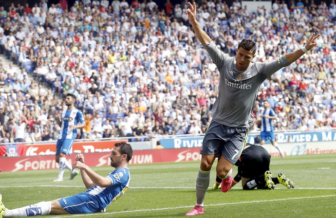 Cristiano Ronaldo celebra gol do Real sobre o Espanyol (Foto: Reuters)