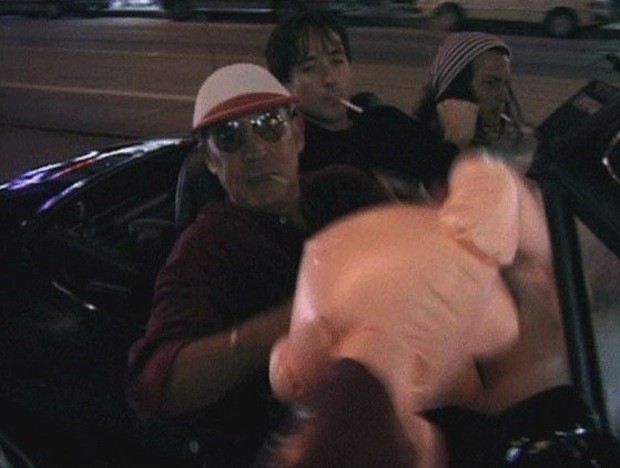 Hunter S. Thompson, Johnny Depp, John Cusack, and a blow-up doll (Foto: .)