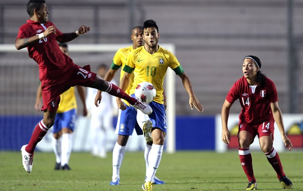 Felipe Anderson, Brasil e Peru, Sub-20 (Foto: Agência AFP)