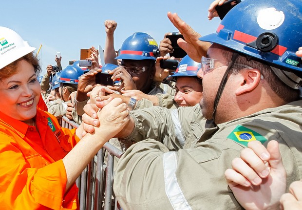 CVM responsabiliza Dilma em compra da refinaria de Pasadena Época