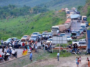 Interdição da rodovia BR-163, próximo a Novo Progresso, já dura cinco dias. (Foto: Gilvanne Cardoso) Interdição da rodovia BR-163, próximo a Novo Progresso, já dura cinco dias. (Foto: Gilvanne Cardoso)