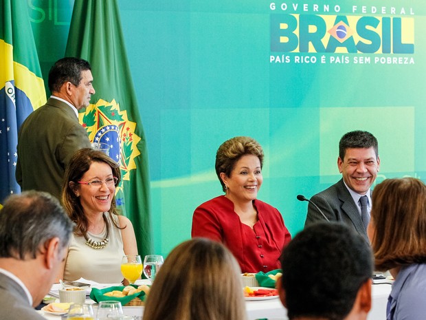Presidente Dilma Rousseff recebeu jornalistas para café no Palácio do Planalto (Foto: Roberto Stuckert Filho/PR)