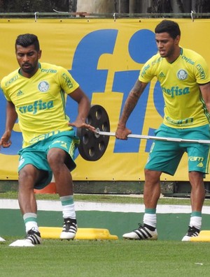 Thiago Santos ou Cleiton? Palmeiras ensaia possível time em treino