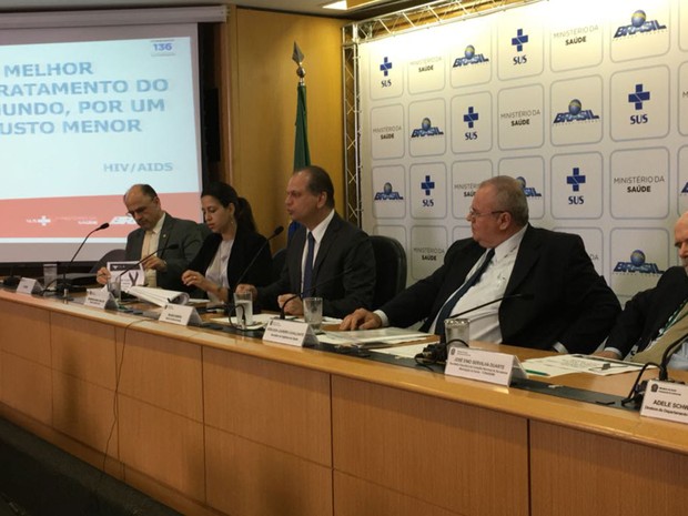 Ministro da Saúde, Ricardo Barros, durante coletiva para anunciar nova opção de tratamento para HIV (Foto: Gabriel Luiz/G1)