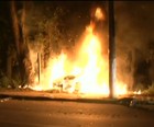 Carro em fuga atropela ciclista, bate e pega fogo (Reprodução/TV Globo)