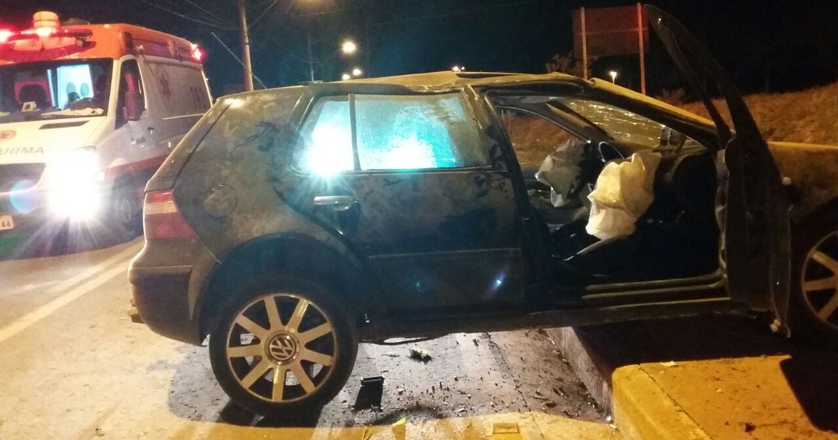 G Carro Capota E Deixa Tr S Pessoas Feridas Na Br Em Minas