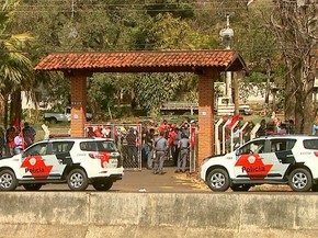 Grupo deixou o Polo Regional de Pesquisa após cinco horas de ocupação (Foto: Reprodução/EPTV)