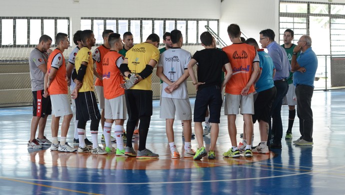 Treino Grêmio Mogiano Futsal (Foto: Cairo Oliveira)