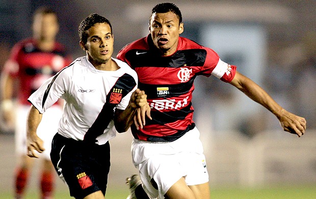 Morais e Jônatas, Vasco e Flamengo. (Foto: Reuters)