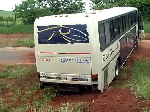Motorista disse à polícia que freio falhou ao tentar fazer curva (Foto: Reprodução/TV Barretos)