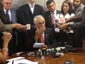 O ex-presidente do PT José Genoino, após a posse como deputado (Foto: Iara Lemos/G1)