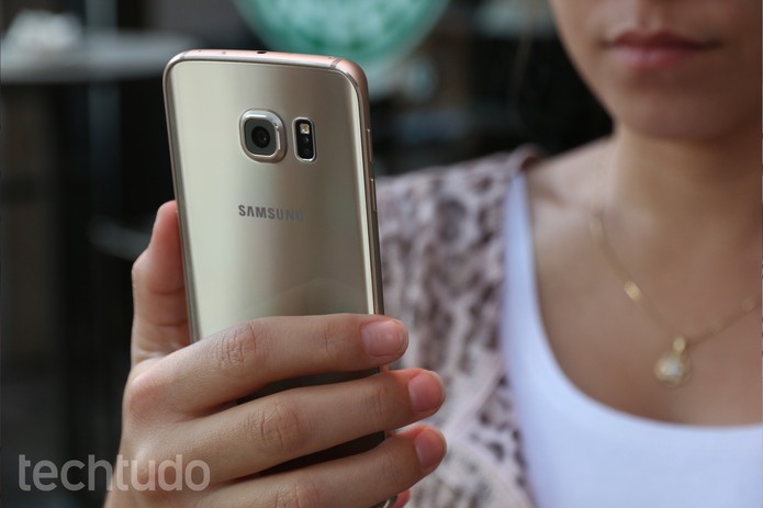 Traseira do Galaxy S6 Edge não é removível (Foto: Lucas Mendes/TechTudo)