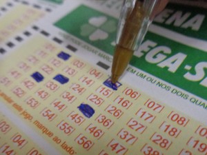 Mega-sena aposta casa lotérica sorteio loteria (Foto: Paola Fajonni/G1)