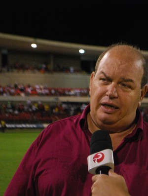Ednilton Lins, diretor de futebol do CRB (Foto: Henrique Pereira/ Globoesporte.com)
