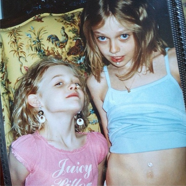 Dakota (à dir.) e Elle Fanning. (Foto: Instagram)