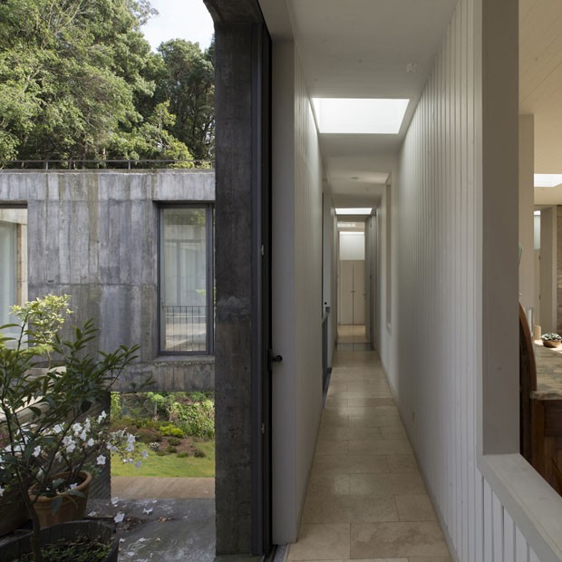 Casa prisma tira proveito do terreno (Foto: Pezo von Ellrichshausen/Divulgação) Casa prisma tira proveito do terreno (Foto: Pezo von Ellrichshausen/Divulga)