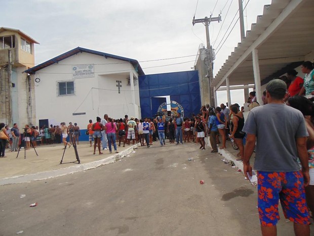 Rebilião durou toda a madrugada na Cadeia Pública de Campos (Foto: Priscilla Alves/G1)