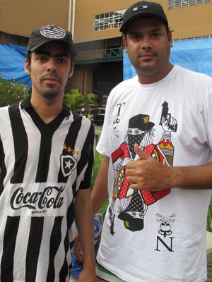 Iovaldo (à dir), ao lado do amigo Renan, chegou a ficar 2 meses longe de casa (Foto: Gabriel Barreira/G1) Iovaldo (à dir), ao lado do amigo Renan, chegou a ficar 2 meses longe de casa (Foto: Gabriel Barreira/G1)