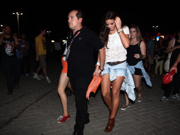Resultado de imagem para Bruna Marquezine chega escoltada a camarote no Rock in Rio