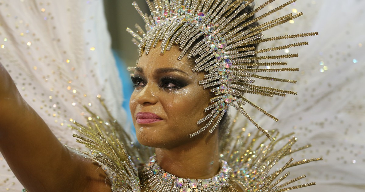 G1 - Juliana Alves cai no choro antes de desfile da Unidos da Tijuca - notícias em Carnaval 2015 no Rio de Janeiro - img_8747_rodrigo_gorosito-g1