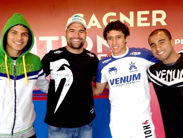 Maurício Shogun com jogadores do PSG Lucas e Thiago Silva (Foto: Reprodução / Instagran)
