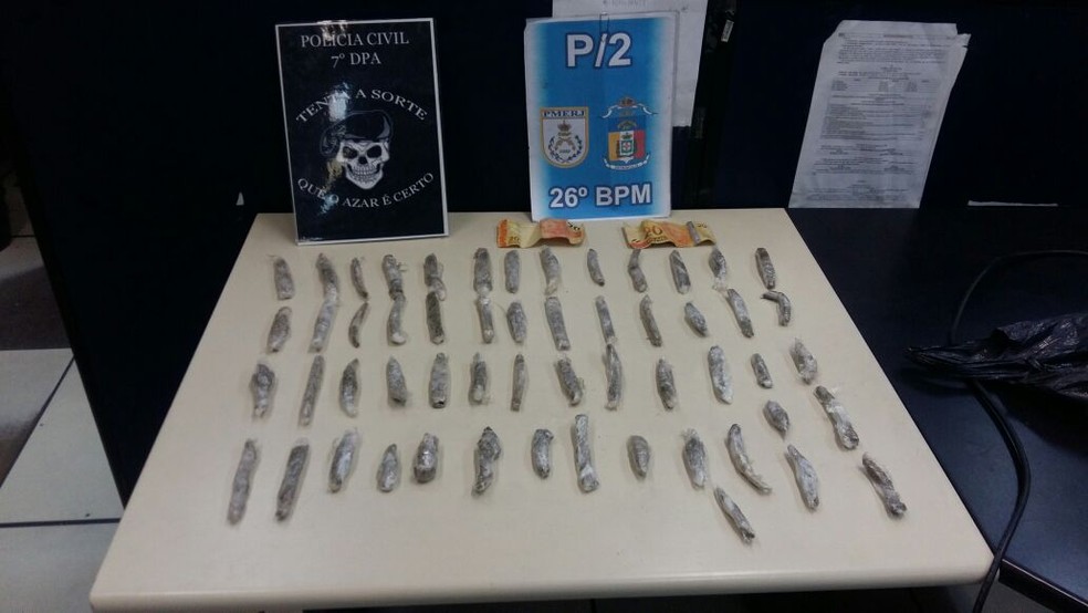 Polícia apreendeu 57 tranças de maconha com suspeito em Petrópolis (Foto: Divulgação | Polícia Civil)