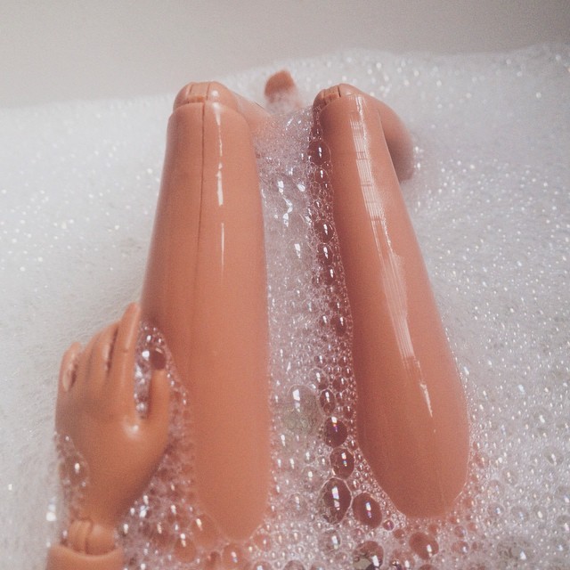 tomando um banho relaxante e me sentindo TÃO #ABENÇOADA (Foto: Reprodução | Instagram)