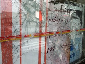 Shopping Midway Mall teve a fachada destruída (Foto: Fernanda Zauli/G1)