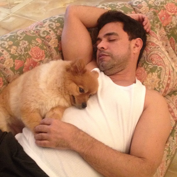 Zezé de Camargo dormindo (Foto: Instagram / Reprodução)