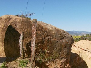 Ponto turístico pode ser destruído por uma construção de loteamento (Foto: Oscar Herculano Júnior/ EPTV)