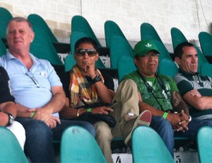 Raul Ruidiáz assiste partida do Coritiba (Foto: Rádio 98 FM)