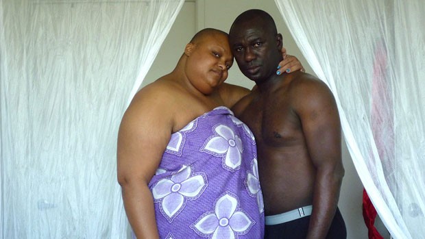 De Los Angeles, LaVera conta que evitou inicialmente contar ao marido que era portadora de HIV, já que ele é de Gana, onde os soropotivos podem ser expulsos da comunidade. Hoje, ele aceita sua condição. 'Usamos camisinha todos os dias' (Foto: LaVera via BBC)