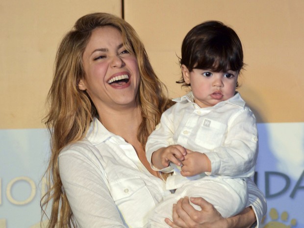 EGO - Fofo! Filho de Shakira rouba a cena em inauguração de escola