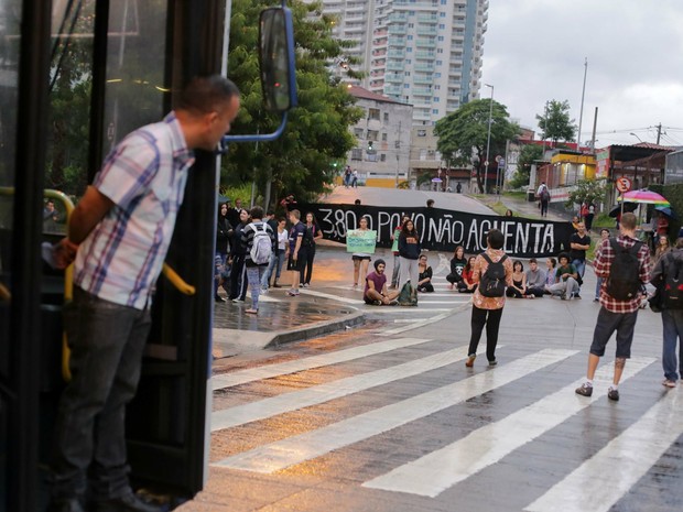 Protesto terminal Pinheiros (Foto: André Lucas Almeida/Futura Press/Estadão Conteúdo)