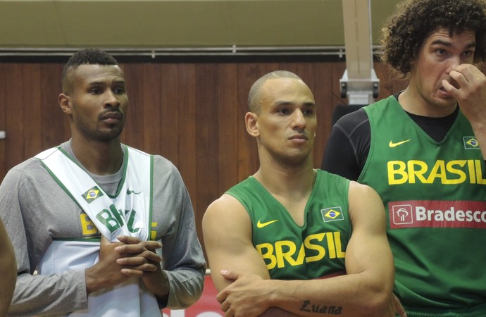 Leandrinho Alex Garcia Varejão seleção brasileira basquete (Foto: David Abramvezt)