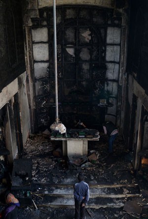 Igreja de São Sebastião, em Nova Déli, foi destruída por incêndio nesta terça-feira (2) (Foto: Sajjad Hussain/AFP)