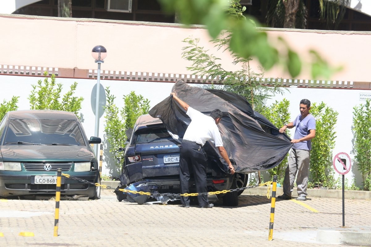 Carro de Isis Valverde (Foto: Delson Silva/ AgNews)