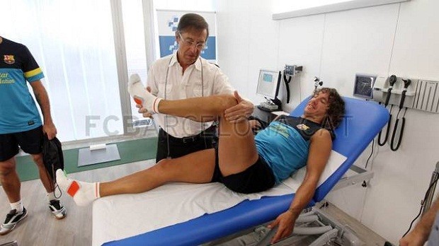 Puyol recebeu alta médica nesta segunda-feira (Foto: Site oficial do Barcelona)