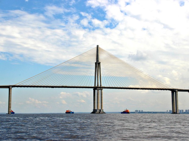 Ponte Rio Negro possui 3.595 metros e foi inaugurada no dia 24 de outubro de 2011, aniversário da capital (Foto: Adneison Severiano/G1 AM)