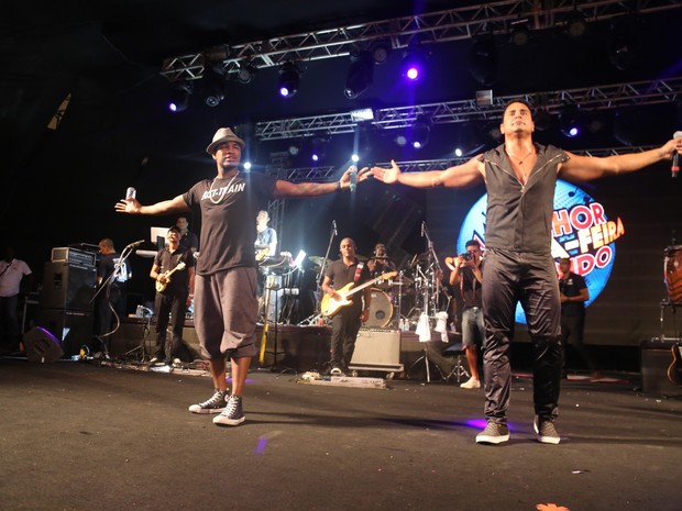 Ne-Yo com Xanddy em show do Harmonia do Samba em Salvador, na Bahia (Foto: Fred Pontes/ Divulgação)