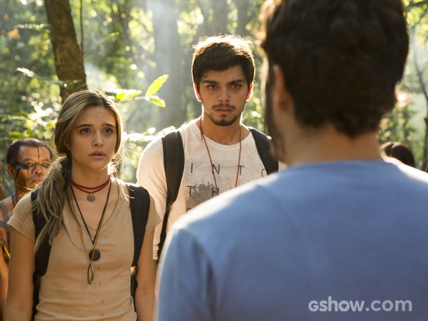 Lili e Marlon se emocionam ao ver William na tribo (Foto: Fábio Rocha/TV Globo)