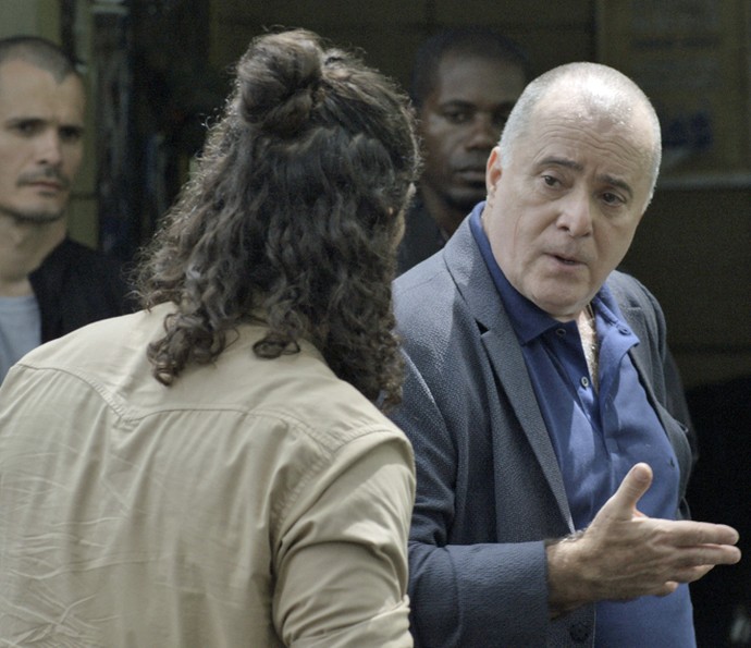 Zé Maria fala sobre o plano com capangas (Foto: TV Globo)