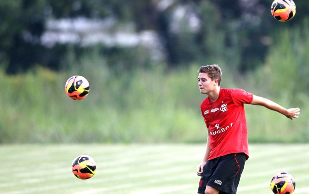 Adryan treino Flamengo bolas Copa do Brasil (Foto: Ag. Estado)