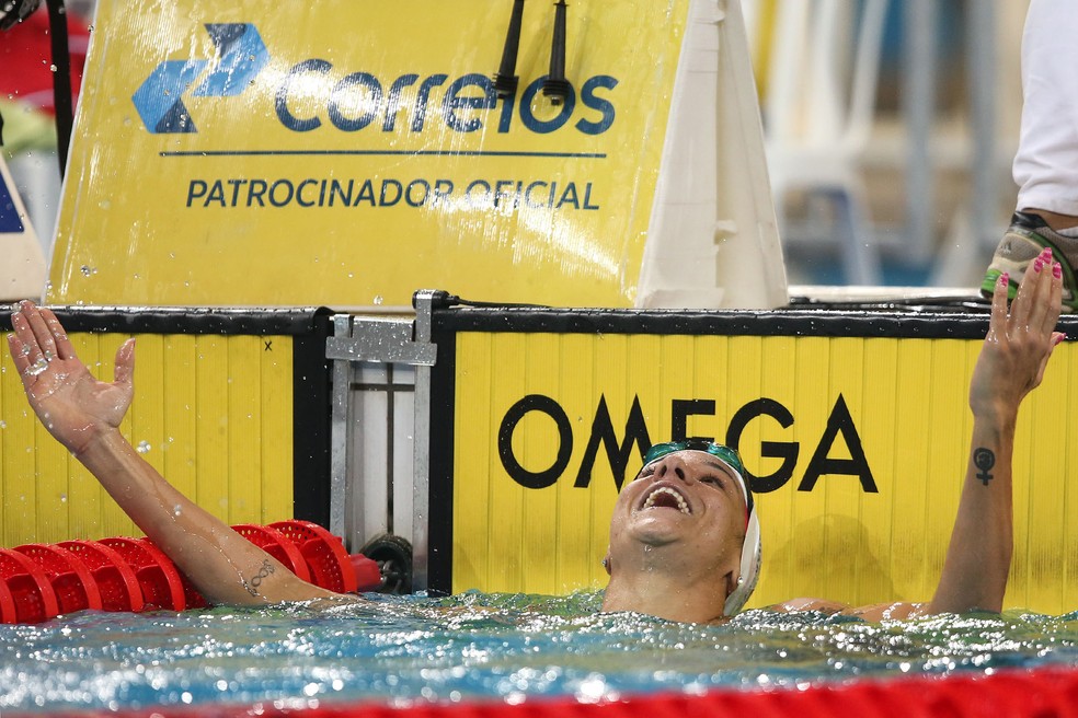 Joanna Maranhão comemora recorde nos 200m borboleta (Foto: Satiro Sodré/SSPress/CBDA)