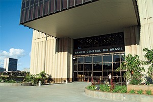 GUARDIÃO O Banco Central,  em Brasília. O combate à inflação  é de interesse de toda a sociedade (Foto: Bia Fanelli/Folhapress)
