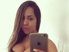 Mulher Melão posa com cinta modeladora: 'Rumo aos 59cm'