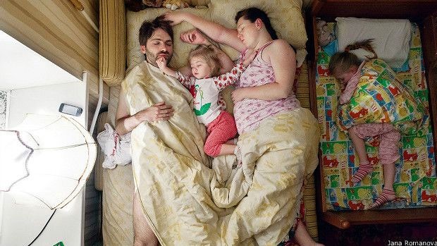 Em outros casos, os casais deram as chaves de seus apartamentos para que ela entrasse nas primeiras horas da manhã (Foto: Jana Romanova) Em outros casos, os casais deram as chaves de seus apartamentos para que ela entrasse nas primeiras horas da manhã (Foto: Jana Romanova)