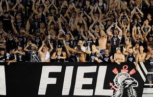 Após protestos, torcida do Corinthians levará nove ônibus ao Paraguai
