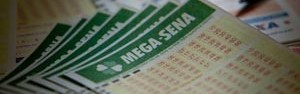 Mega-Sena acumula e pode pagar R$ 9 milhões (Raul Zito/G1)